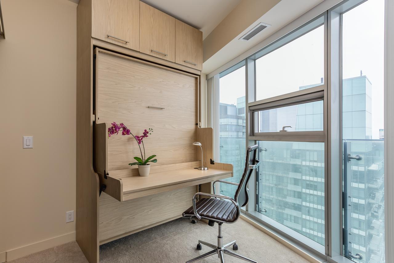 Upscale 3-Bedroom With Gorgeous Lake View Toronto Eksteriør billede